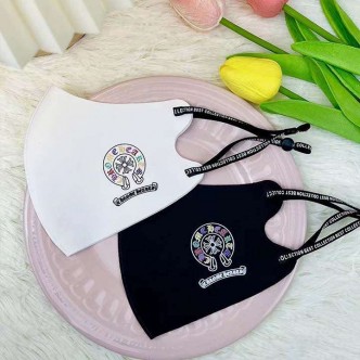 ChromeHeartsマスク