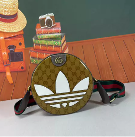 アディダス（adidas）の本物を見極めるポイント！正規品の特徴を徹底解説