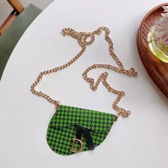 偽物を見抜くための必読チェックポイントディーゼル財布本物の見分け方