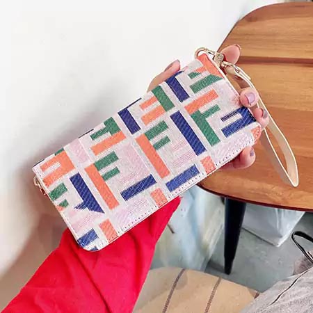 モンクレール偽物の見分け方。知って損はない本物確認方法